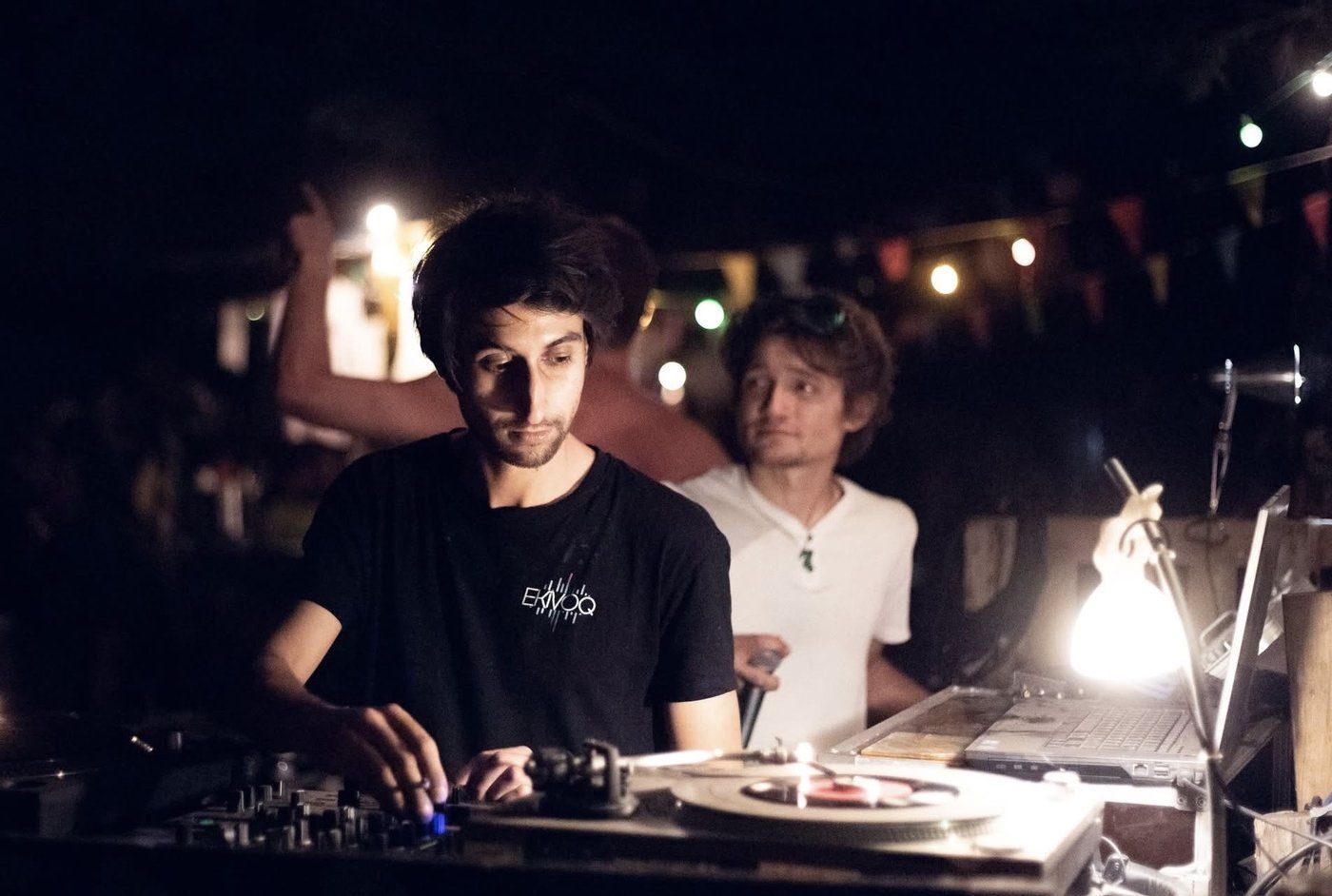 Le DJ aux platines, nuit de Grand Bal Ska